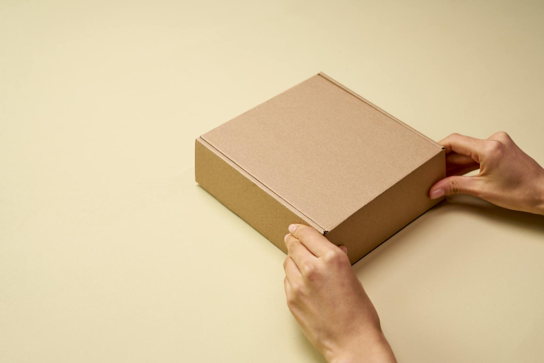 fashion closed clothing box
